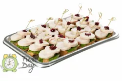 Брускетта с индейкой Sous Vide и клюквой 40 шт.