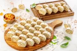 Рулетики с курицей и морковью 40 шт.